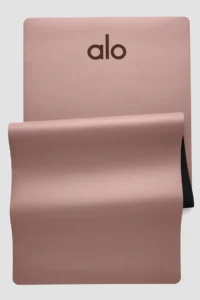 Alo Yoga Warrior Mat - New Year's shopping guide