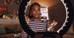 Mavely influencer creating affiliate marketing content